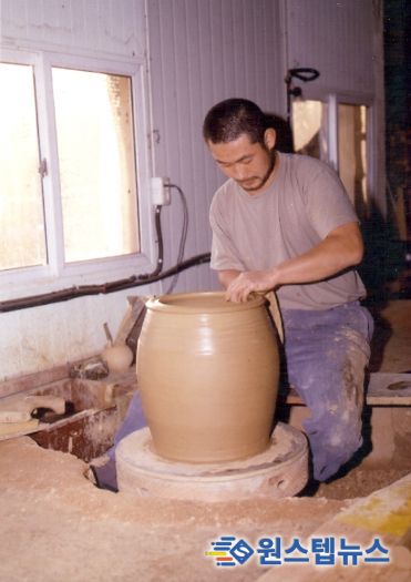여주시 옹기장 김용호, ‘경기도 무형유산 보유자’ 지정