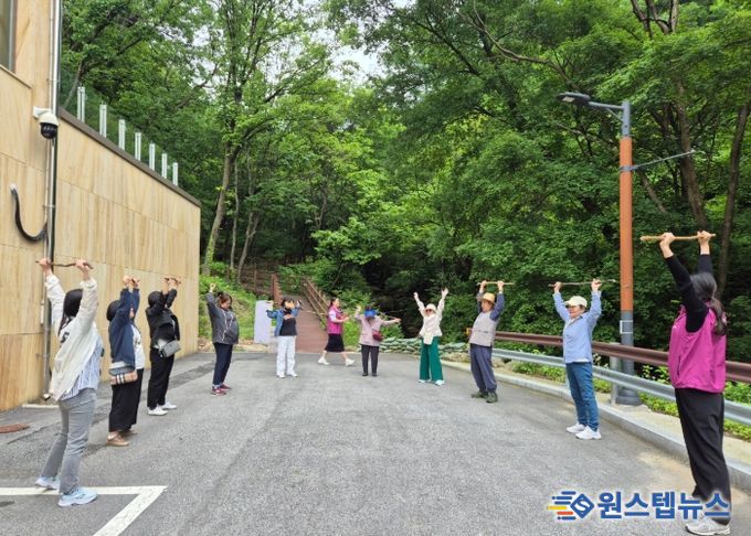 지행주공2단지 아파트 치매안심마을, 숲에서 치유의 길을 찾다