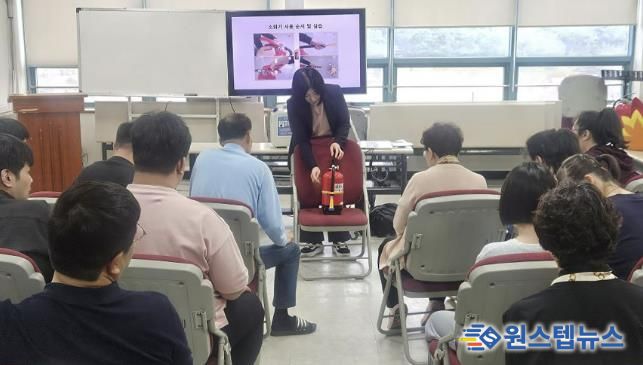 성남시는 5월 21일 성남산업단지관리공단 내 입주업체 직원을 대상으로 화재 안전교육을 실시하고 있다