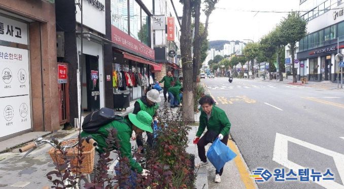 창전동 새마을남녀협의회, 가을맞이 화단 제초 및 환경정비 실시