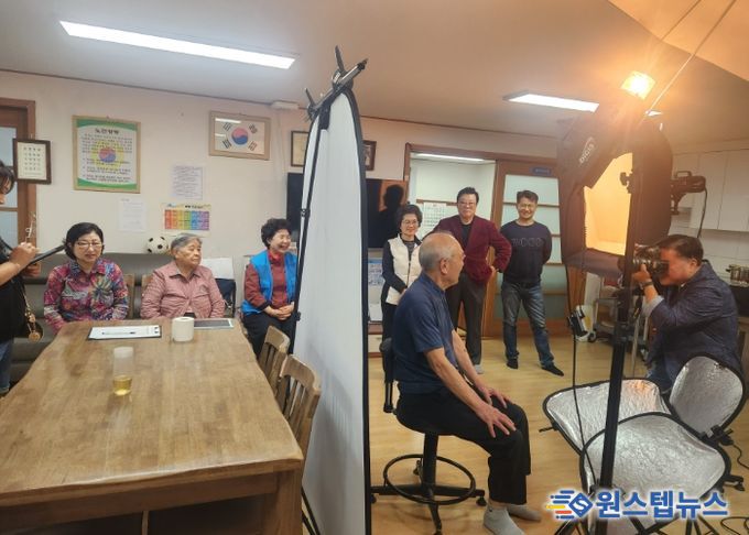 하남시 덕풍2동 주민자치회, 주민자치 활성화 사업 ‘장수사진 촬영 행사’ 성황리 마쳐