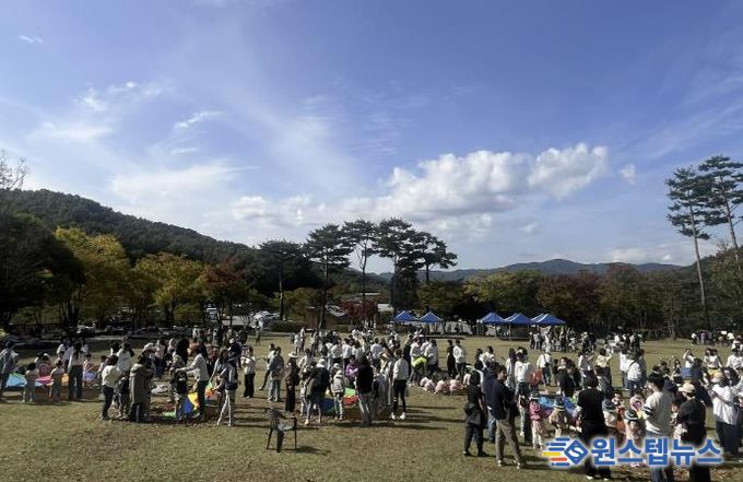 용인특례시는 유아숲 특별 프로그램인 '꼬마마법사의 단풍숲 놀이터' 행사를 개최했다