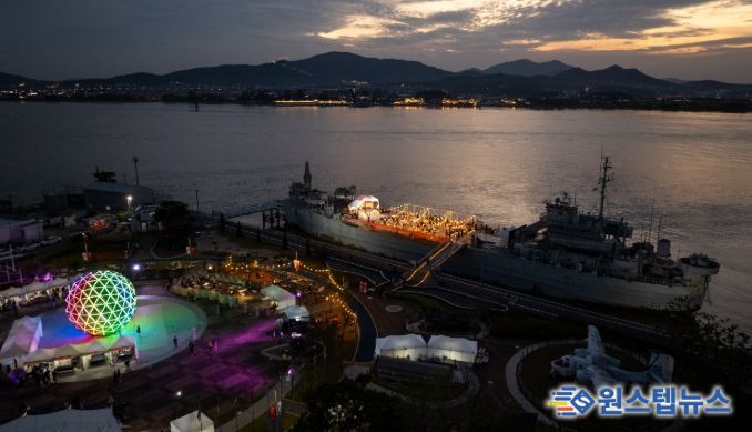 김포시가 25일 김포함상공원 및 대명항 일대에서 ‘2025 김포 선셋 페스타 위드 로컬푸드 다이닝’ 행사를 개최했다.
