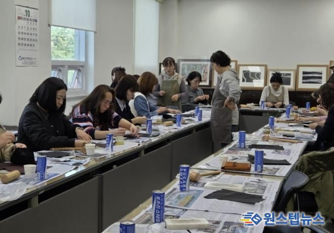 수원시 팔달구 화서2동 새마을문고회, 가죽 공예 프로그램 운영