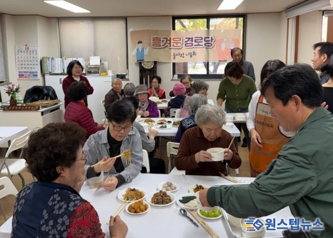 수원시 영통구 늘사랑나눔회, 영통3동‘흥겨운 경로당’어르신들 식사 대접