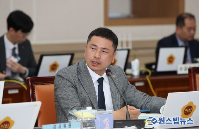 임형석 전남도의원이 11월 4일, 전남도교육청 행정사무감사에서 질의하고 있다.