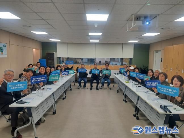 특례시 발전 수원시민 포럼이 ‘특례시 지원 특별법 제정 릴레이 캠페인’을 하고 있다.