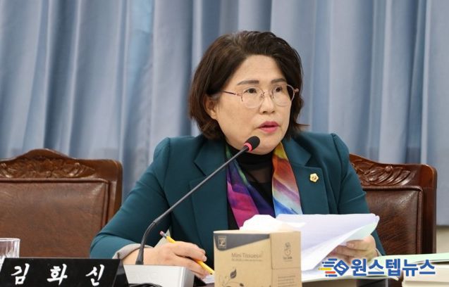 전라남도의회 김화신 의원(더불어민주당, 비례)이 자치경찰위원회 행정사무감사에서 질의하고 있다.