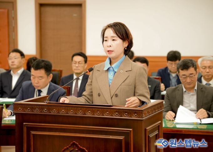 남양주시의회 315회 임시회 자치행정위원회에서 정현미 의원이 조례안 제안설명을 하고 있다.