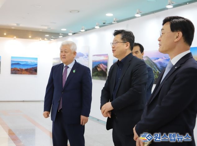 ‘덕유산국립공원 지정 50주년 기념 국회 사진전’