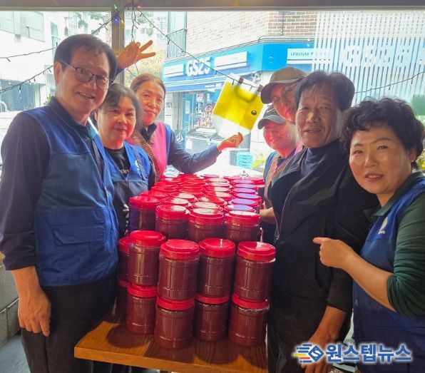 광명시 소하1동 바르게살기위원회는 지난 8일 소하1동 행정복지센터에서 ‘사랑의 고추장 나눔 행사’를 실시했다.