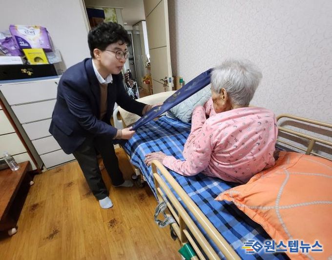 오산시 대원2동, 100세 어르신께 '청려장' 전달