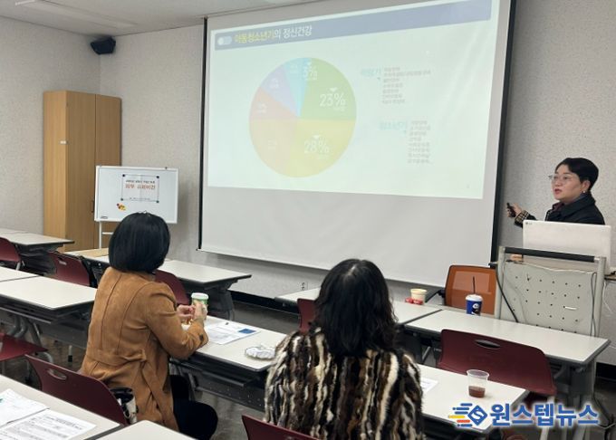 지난 12일 광명도서관 문화교실에서 '외부 전문가 슈퍼비전'교육이 진행되고 있다.