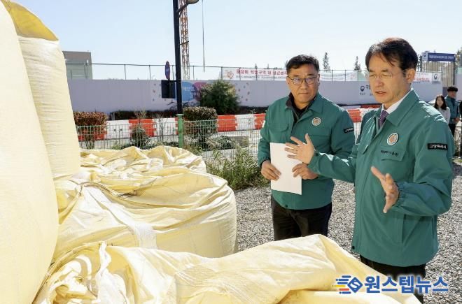 2025-2026 겨울도로 제설 대책 현장점검 중인 이동환 고양특례시장(오른쪽)