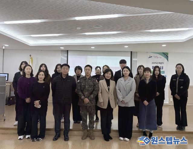 안산시 말라리아 퇴치사업단이 13일 단원보건소에서 하반기 말라리아 퇴치사업단 회의를 진행하고 함께 기념촬영을 하고 있다.