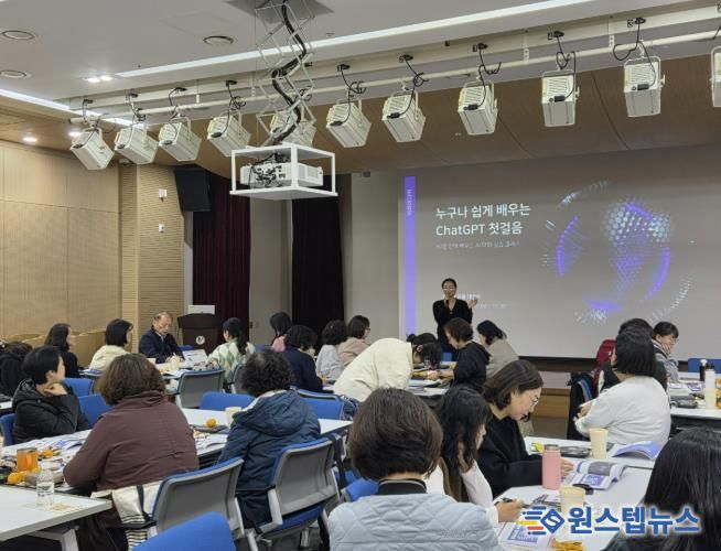 14일 소하도서관 강당에서 '제13회 작은도서관 학교'가 진행되고 있다