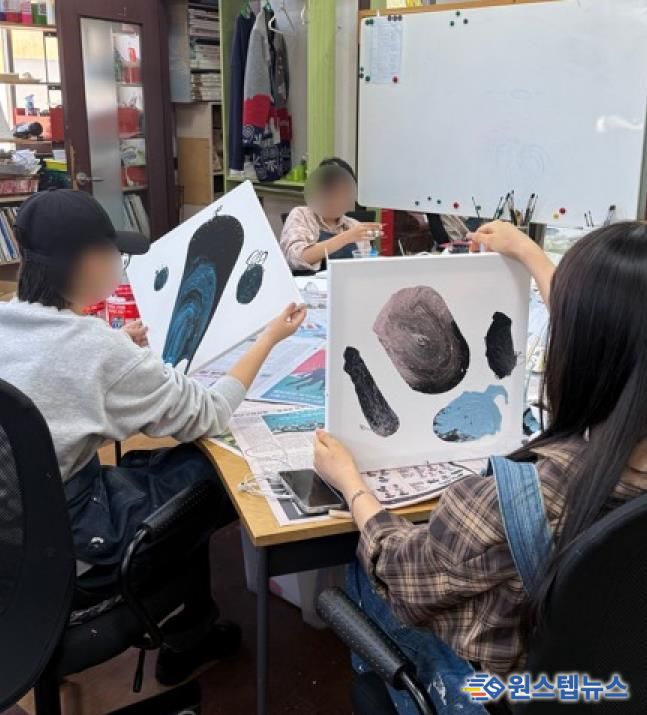 수원여자단기청소년쉼터 미술 전시회 '별빛을 보듬다' 개최