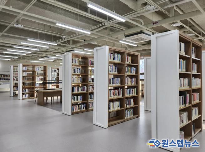 구성도서관 서가