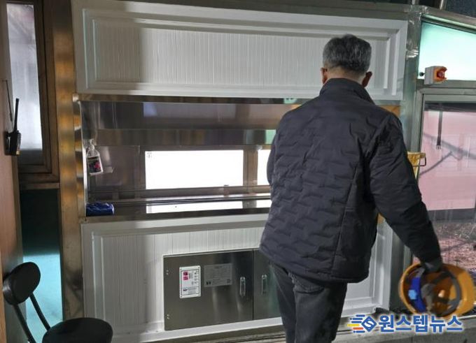 제3땅굴 보도관람로에 설치된 건조살균기 입구