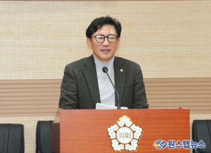 조례 설명하고 있는 윤원준 의원
