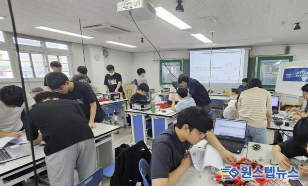 부천과학고의 과학중점학교 당시 ‘꿈틀소리 심화 실험캠프’ 수업 전경