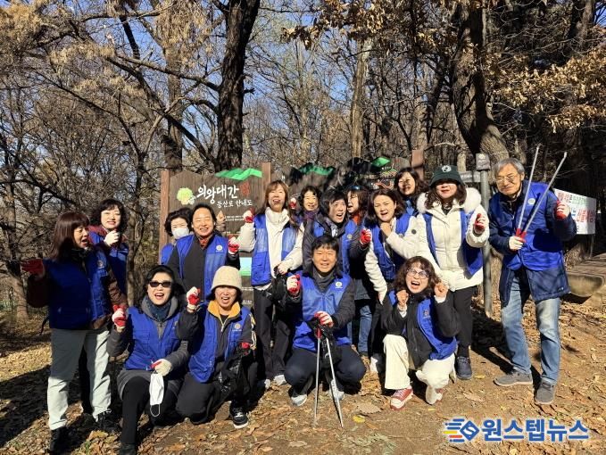 의왕시 부곡동 바르게살기위원회, '덕성봉 청결운동' 실시