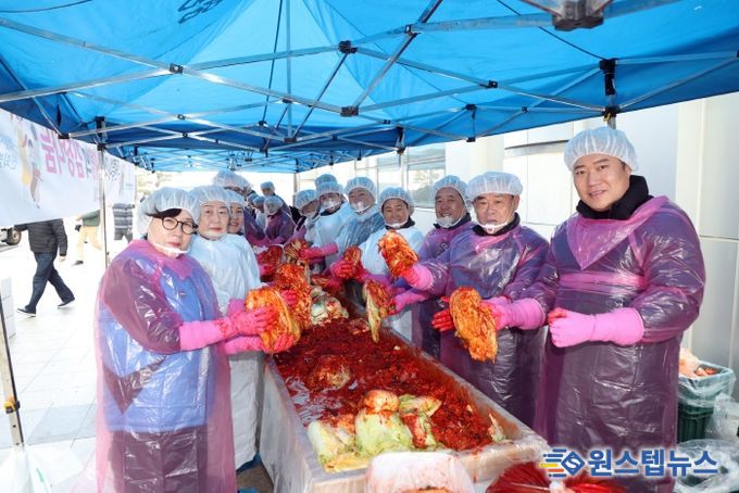 2025 수원특례시의회 사랑의 김장 나눔 행사 실시