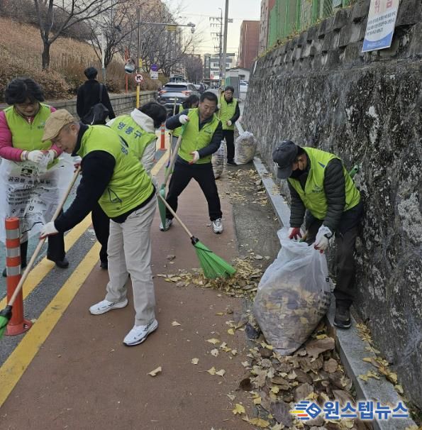 수원시 영통구 자유총연맹 매탄4동 위원회 가을맞이 낙엽청소!!