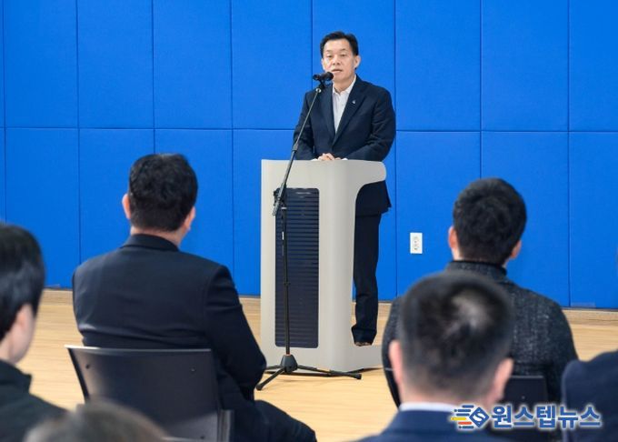 이재준 시장이 준공식에서 축사를 하고 있다.