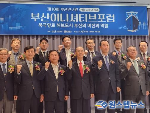 (아랫줄 왼쪽에서 세 번째 이승우의원)