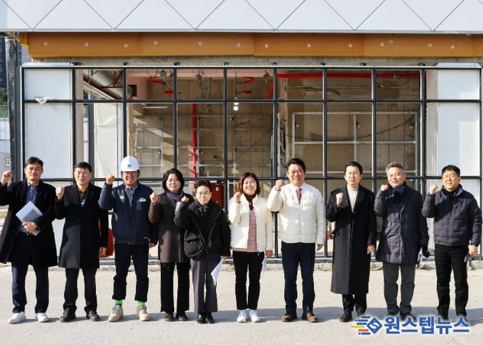 안산시의회 도시환경위원회가 지난 2일 신안산선 한양대정거장(가칭) 추가 출입구 신설 현장을 방문한 모습.