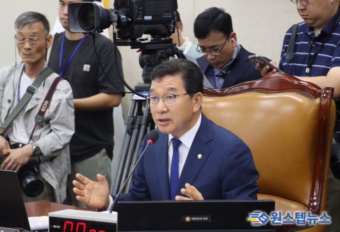 더불어민주당 신정훈 국회 행정안전위원장(전남 나주·화순)