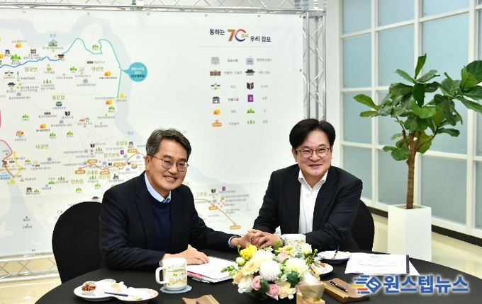 김병수 김포시장은 지난달 3일 김동연 경기도지사를 만나 김포골드라인 등 김포교통현안에 대해 적극 건의했다.