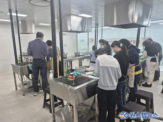 파주시 운정보건소, ‘한방차 만들기’ 주민들 큰 호응