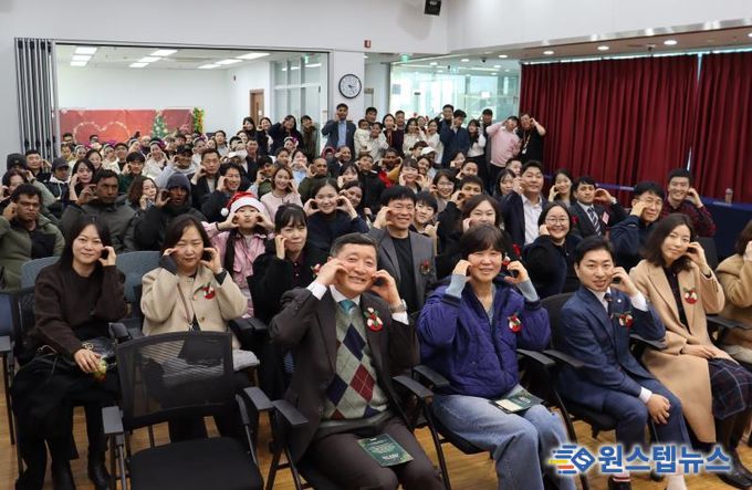 2025년 화성시외국인복지센터 사업보고회 기념 사진