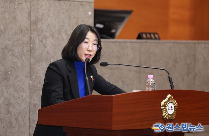 - 제258회 정례회 제3차 본회의에서 구정질문을 하는 의원들-고성미 의원