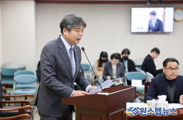 조례안 제안설명 중인 박원종 전남도의원