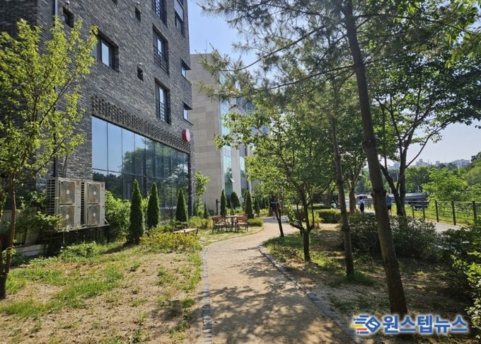 민락천변 쌈지공원 오솔길 및 쉼터