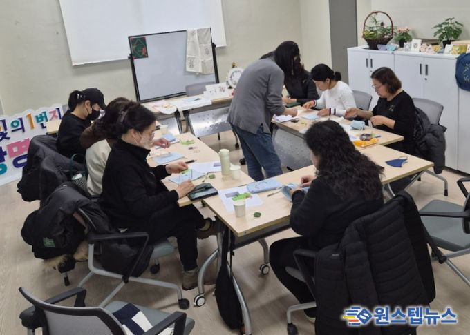 광명시 광명1동 주민자치회는 내년도 본격 운영에 앞서 주민자치센터 홍보와 주민 수요 파악을 위한 ‘주민자치프로그램 시범 운영’을 시작했다.