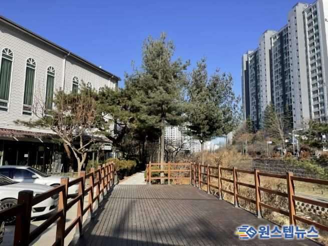 용인특례시 수지구는 풍덕천동 1153번지 일원 산책로를 정비했다