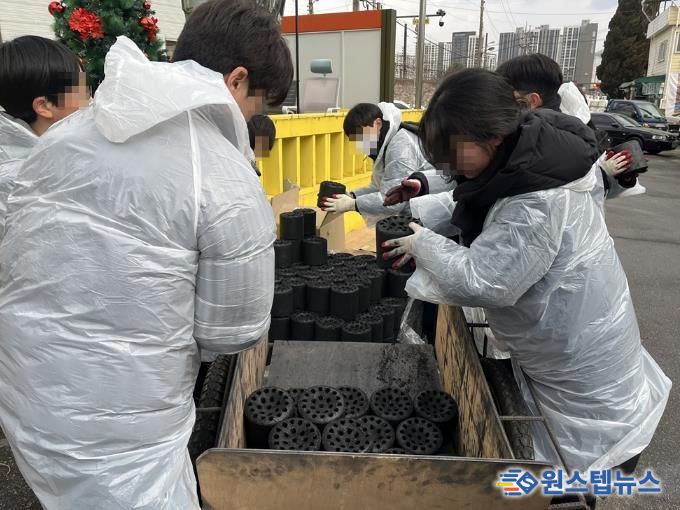 의정부시 고산동, 한길교회 빼벌마을 취약계층 위해 사랑의 연탄 나눔