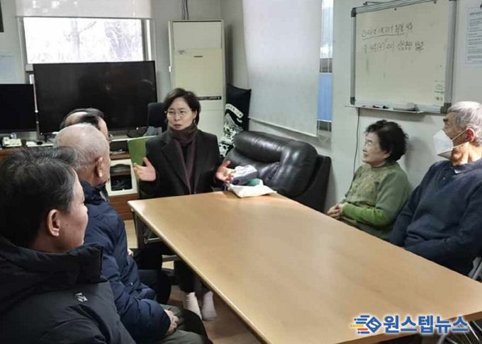 고양시 마두1동장, 경로당 방문해 어르신들과 소통