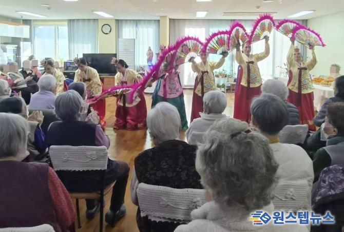 수원시 장안구 정자3동 주민자치회, 아녜스의 집 찾아 재능기부 공연 펼쳐