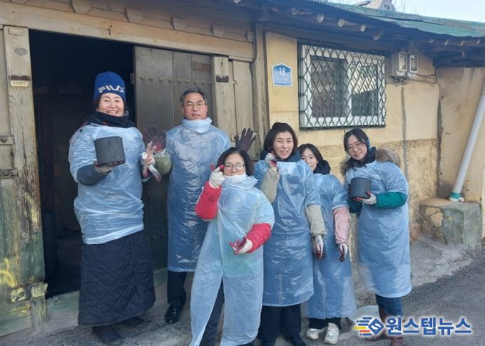 고양시 일산1동 지역사회보장협의체, 한파 대비 독거노인 가구에 연탄 전달