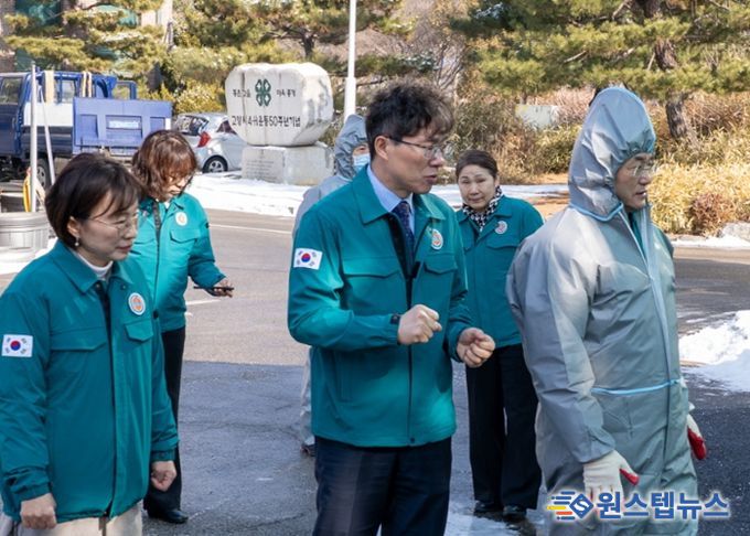 거점소독시설 운영현황과 소독기 작동상태를 확인하고 있다.