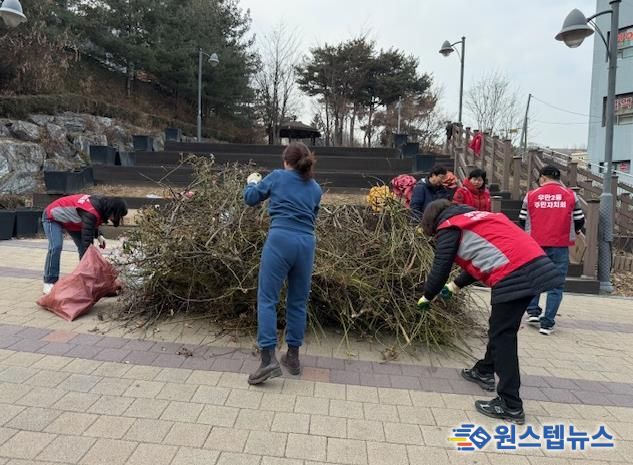 수원시 팔달구 우만2동 주민자치회, 장미축제 대비 마을 환경 가꿔