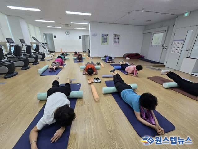 지난해 기흥구보건소에서 진행한 노쇠예방관리사업 프로그램 참여 모습