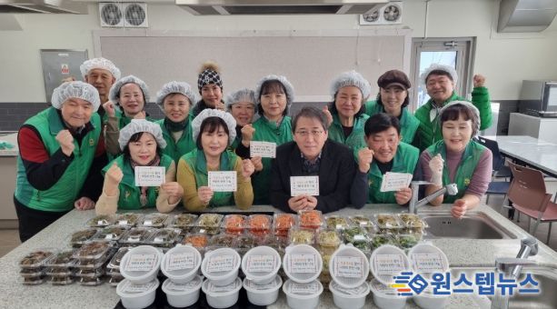 광명시 하안1동 새마을부녀회와 새마을지도자협의회는 지난 25일 정월대보름을 앞두고 관내 취약계층 어르신들을 위한 반찬 나눔 행사를 진행했다.