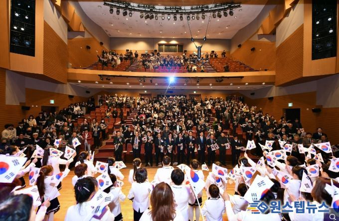 김포시가 1일 오전 김포아트홀에서 제107주년 3·1절 기념식을 개최했다.