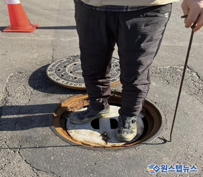 광명동 맨홀에 설치된 추락방지시설